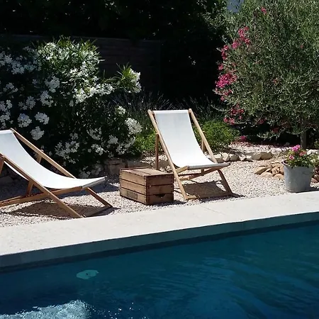 D'hotes L'oreliane En Provence Adults Only Bed & Breakfast 3*