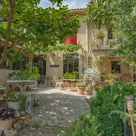 D'hotes L'oreliane En Provence Adults Only 住宿加早餐酒店 3*
